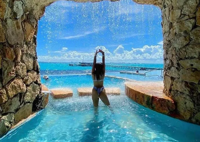 En Fraccionamiento Privado 6 Personas 5 Camas Con Piscina Cerca De La Playa * Playa del Carmen